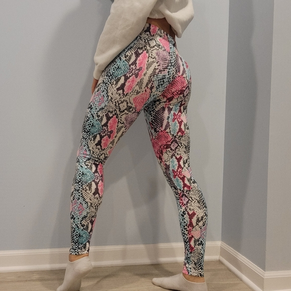 No Boundaries Pants - No Boundaries Snake Skin Leggings